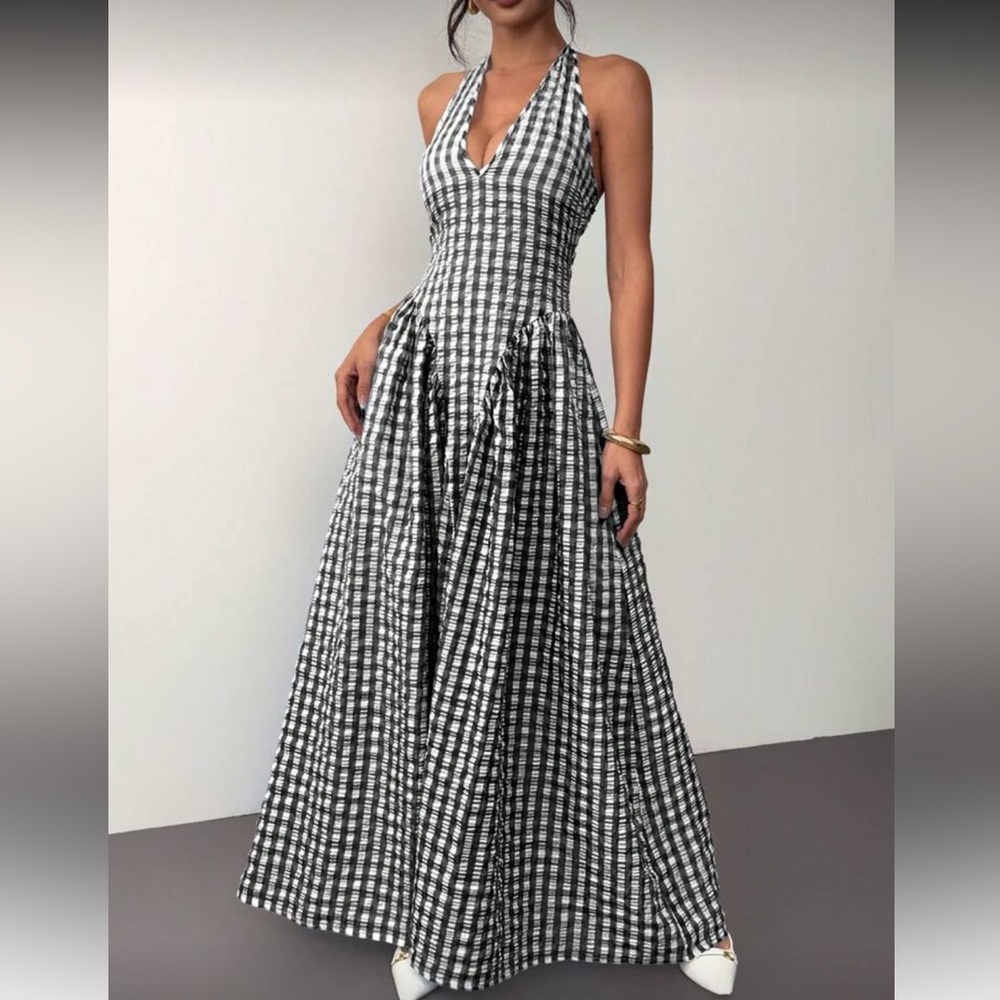 Elegant Black and White Checkered Halter Maxi Dress - Picture 6 of 8